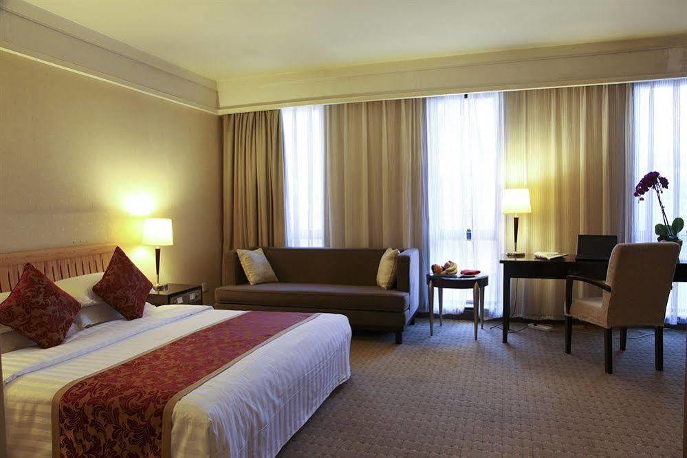Redwall Hotel Beijing Exterior photo