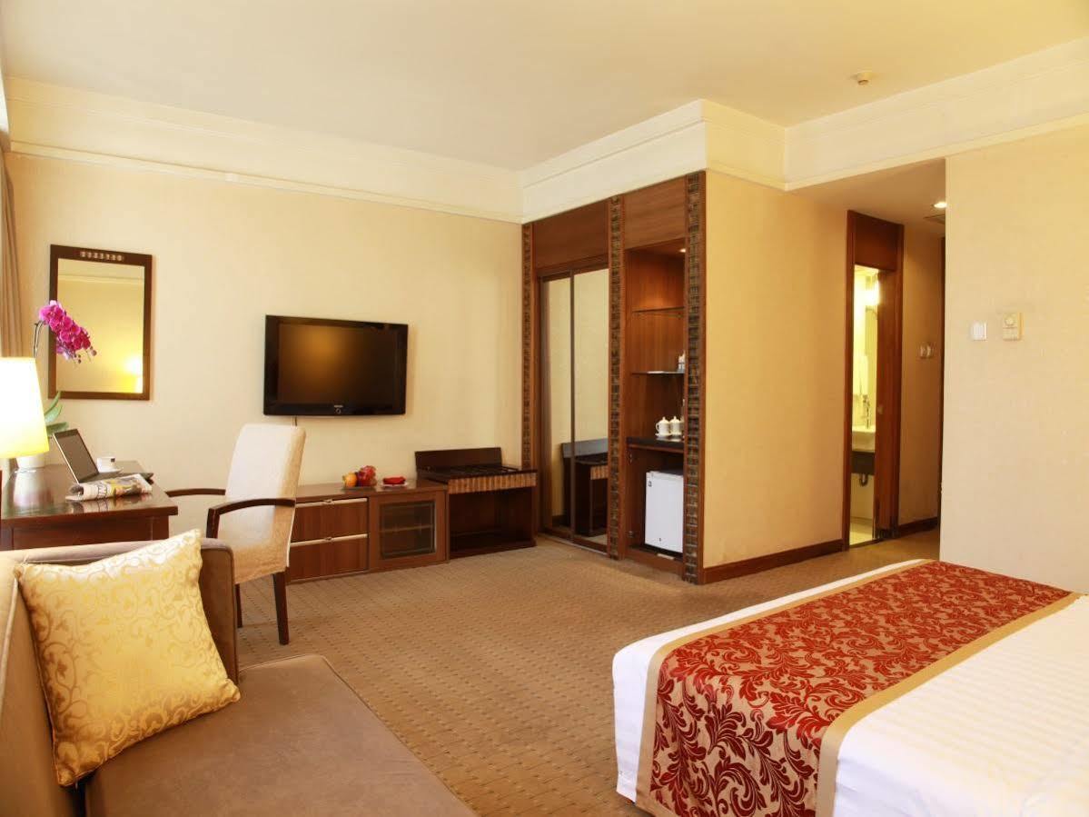 Redwall Hotel Beijing Exterior photo